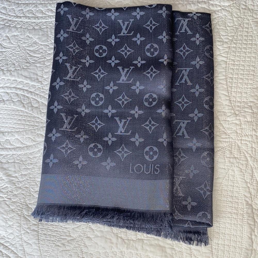 NEW 💯% Authentic Louis Vuitton MONOGRAM SHINE SHAWL M75120
